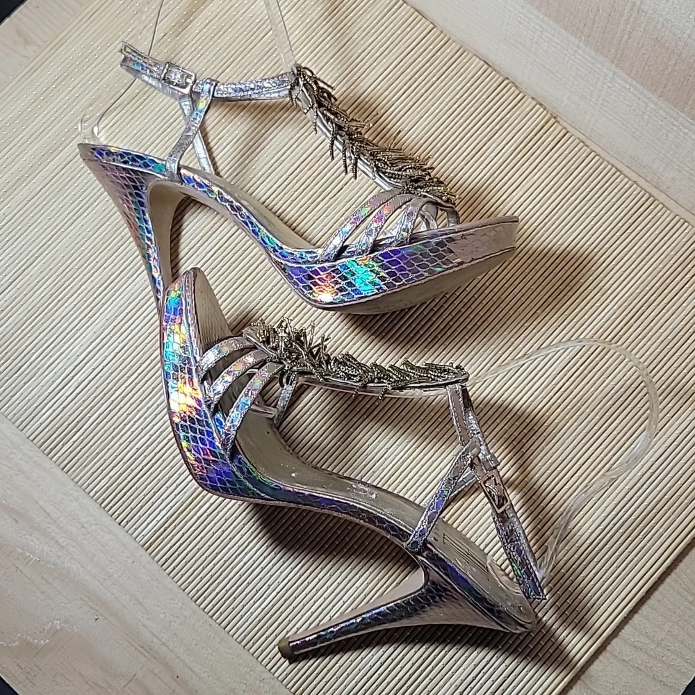 Pella Moda sz8.5 Silver Beaded Platform Heels